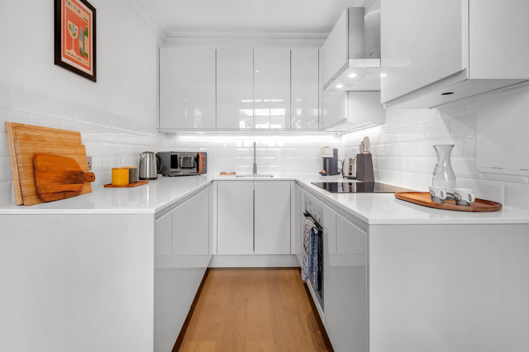 Be - The Russell Square Residences Apartment *